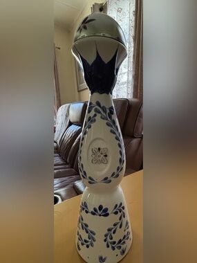 POTTERY HAND PAINTED BOTTLE Clase Azul Tequila Reposado White,Blue /EMPTY Bottle